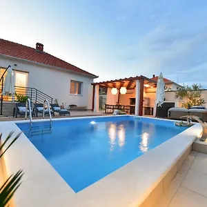  Villa Teuta Zadarvillas